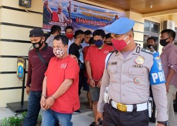 Haji Kibal dkk saat usai dipaparkan di Mapolres Tanjungbalai, Kamis (2/6/2020). (ist/metro24jam.com