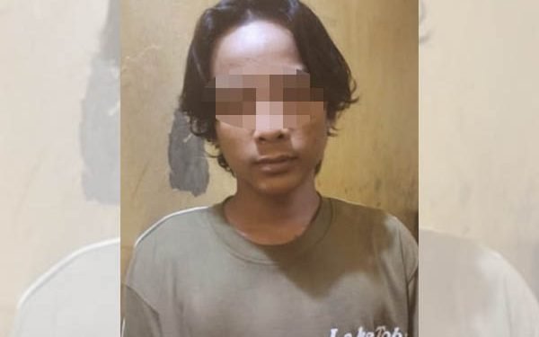 MS diamankan di Mapolsek Siantar Barat. (ist/metro24jam.com) Sumber: https://news.metro24jam.com/read/2020/07/09/96543/1-lagi-anggota-komplotan-pembobol-toko-anda-diringkus-3-lainnya-masih-buron Follow Twitter @Metro24Jamcom dan FB http://fb.com/metro24jamcom