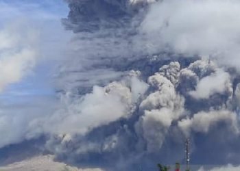 Gunung Sinabung kembali erupsi dengan ketinggian abu 5 km