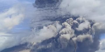 Gunung Sinabung kembali erupsi dengan ketinggian abu 5 km