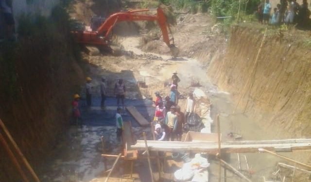 Proyek pembuatan jembatan mencurigakan warga