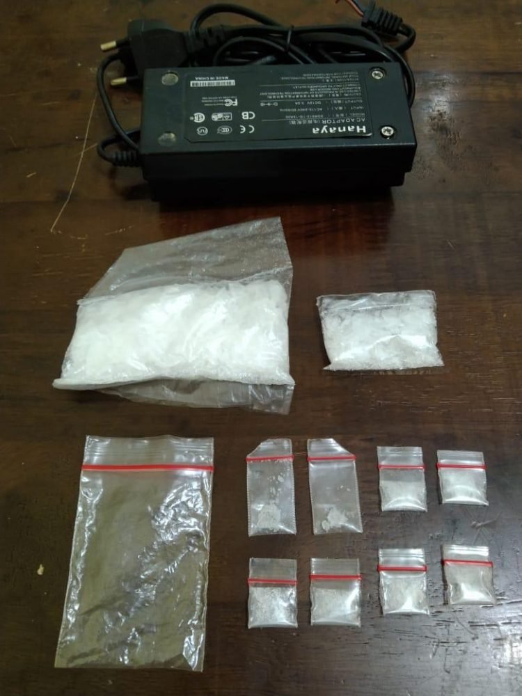 Taruh sabu di kotak charger laptop Piang masuk Bui