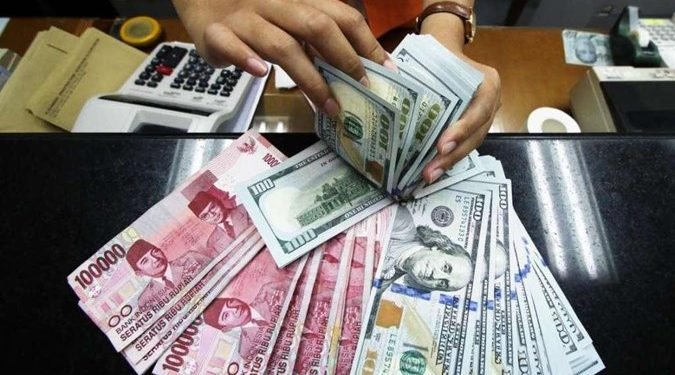 Rupiah masih melemah 0,14% ke Rp 14.680 per dolar AS di jelang siang ini
