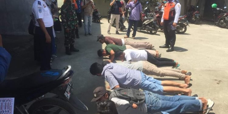 Terjaring razia masker 150 warga di pasar Delitua