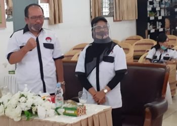 Partai Pendukung, antarkan Ir. Asner Silalahi – dr. Susanti Dewayani ke Kantor KPU Siantar