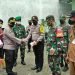 Kabid Keuangan Polda Sumut Kombes Pol Takwil Ichsan S.E. Ak. MSi melaksanakan pembagian masker