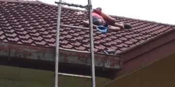 Perbaiki genteng rumah, Hotmatua tewas terkena serangan jantung