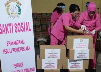 Kapolres dan Ketua Bhayangkari Cabang Simalungun Berikan Sembako, Sayur Mayur serta Fasilitas Kesehatan
