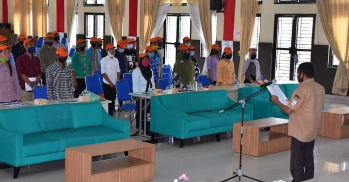 KPU Pakpak Bharat Melantik 40 Orang Relawan Demokrasi