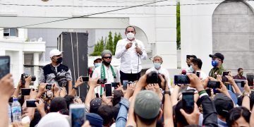 Gubernur tekankan tidak akan biarkan rakyat Sumut sengsara temui pendemo tolak Omnibus Law Ciptaker