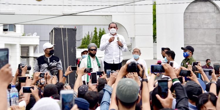 Gubernur tekankan tidak akan biarkan rakyat Sumut sengsara temui pendemo tolak Omnibus Law Ciptaker