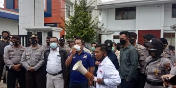 Mahasiswa Dairi Unjuk Rasa Tolak RUU Cipta kerja di Gedung DPRD Dairi