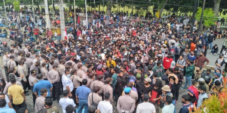 Tolak Omnibus Law, Demo Mahasiswa Siantar Ricuh