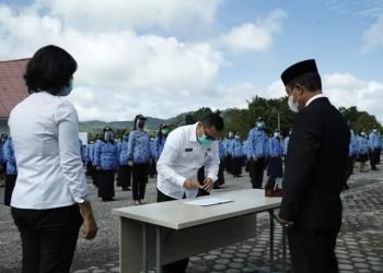 PJ Bupati Dr. Kaiman Turnip, M.Si Ambil Sumpah/Janji 289 PNS Pakpak Bharat