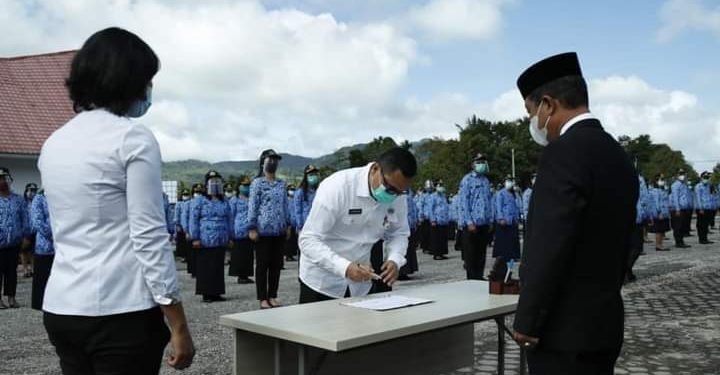 PJ Bupati Dr. Kaiman Turnip, M.Si Ambil Sumpah/Janji 289 PNS Pakpak Bharat