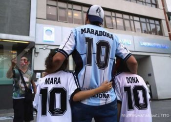 Jersey pencetak gol Tangan Tuhan Maradona bisa jadi milik Anda, harganya US$ 2 juta