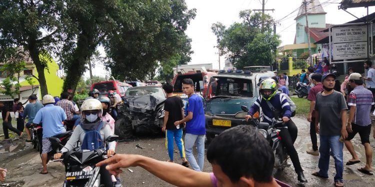 Kecelakaan Beruntun 5 Orang Tewas