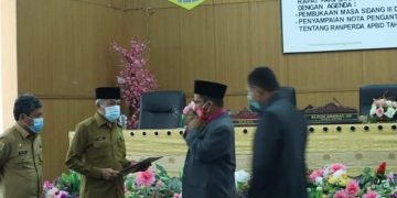 Penyampaian Nota Pengantar RAPBD Pakpak Bharat T.A. 2021 Oleh Sekdakab