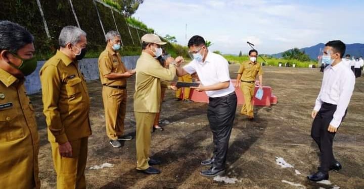 Pj. Bupati Pakpak Bharat Serahkan SK CPNS