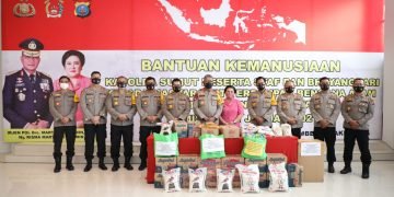 Kapolda Sumut Dan Ketua Bhayangkari Daerah Sumut Serahkan Bantuan Kemanusiaan Untuk Provinsi Sulawesi Barat Dan Kalimatan Selatan