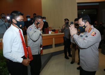 Kapolri Berikan penghargaan 2 Personel Polda Bali yang Berprestasi