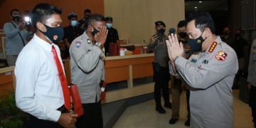 Kapolri Berikan penghargaan 2 Personel Polda Bali yang Berprestasi