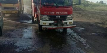 BPBD Kabupaten Dairi Lakukan Penyiraman Badan Jalan