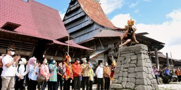 Menko PMK: Semoga Dalam Waktu Yang Tidak Lama, Bawomataluo Akan Masuk Warisan Dunia UNESCO