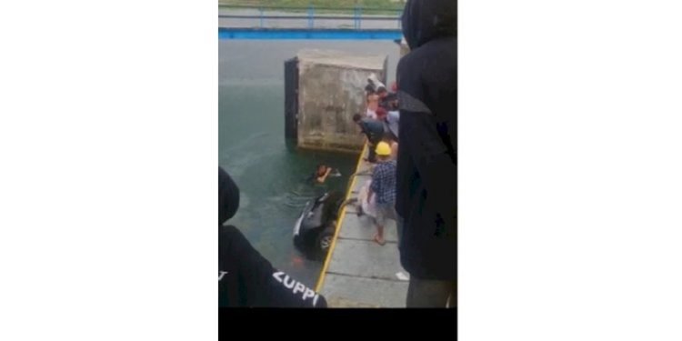 Avanza Terjun Dari Kapal Ke Danau Toba, Satu Orang Tewas