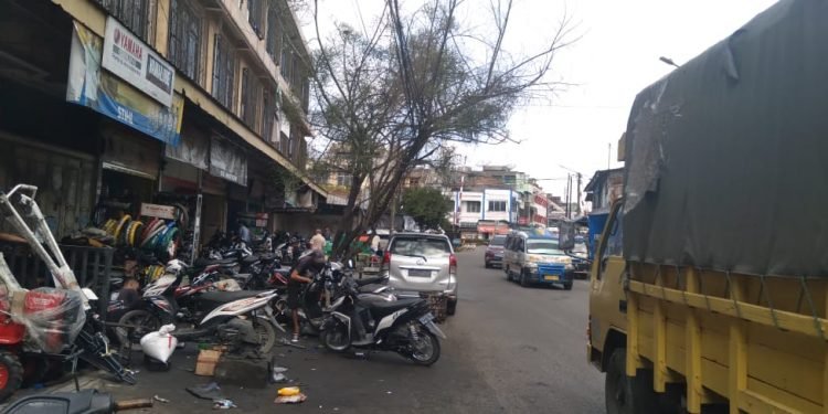 Kasatpol PP Diminta Tindak Tegas Pengusaha Bengkel Di Jalan Cokro