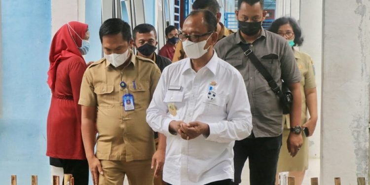 Kunjungi BKPPD Dan Dinas Capil, Wakil Bupati Simalungun Ajak ASN Berikan Pelayanan Dengan Hati