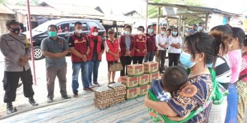 Korban Kebakaran di Kecamatan Huta Bayu Raja Terima Bantuan Sembako