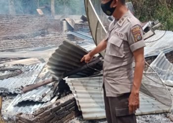 Tiga Rumah Warga di Siruberube Terbakar, Penyebabnya Kelalaian Anak Salah Seorang Pemilik Rumah Saat Memasak di Dapu