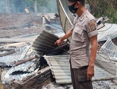 Tiga Rumah Warga di Siruberube Terbakar, Penyebabnya Kelalaian Anak Salah Seorang Pemilik Rumah Saat Memasak di Dapu