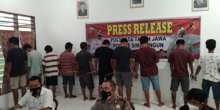 Aniaya Terduga Pencuri Sepedamotor Hingga Tewas,  12 Warga Tanah Jawa Ditangkap Polisi