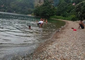 Selfie di Pantai Salbe, Bocah 8 Tahun Jatuh dan Hilang di Danau Toba