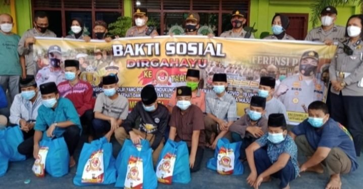 Sambut HUT Bhayangkara Ke 75, Polsek Medan Area Berbagi Dengan Sesama