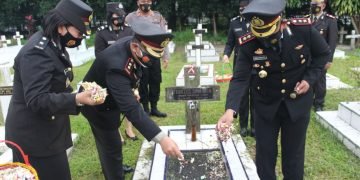 Peringati HUT Bhayangkara Ke 75, Polres Pematangsiantar – Simalungun Ziarah ke Taman Makam Pahlawan