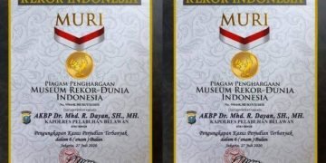 Kapolres Belawan terima penghargaan  Dua dari MURI