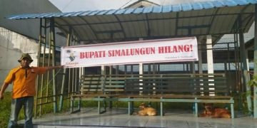 Spanduk “Bupati Simalungun Hilang” Muncul di Suasana Raya Square