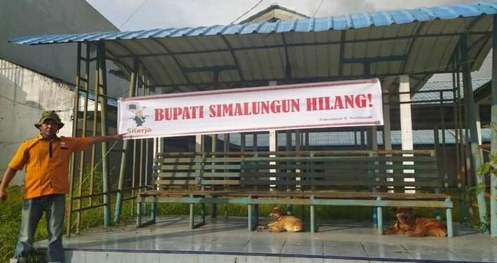 Spanduk “Bupati Simalungun Hilang” Muncul di Suasana Raya Square