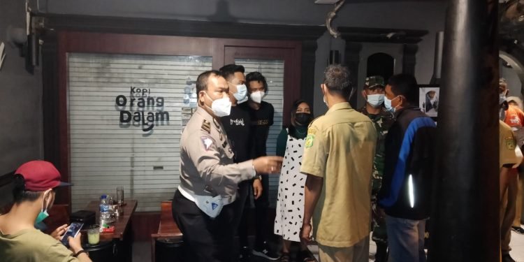 Kanit Lantas Polsek Medan Area Didampingi Sekcam Medan Area Pimpin Apel PPKM Darurat Level 4