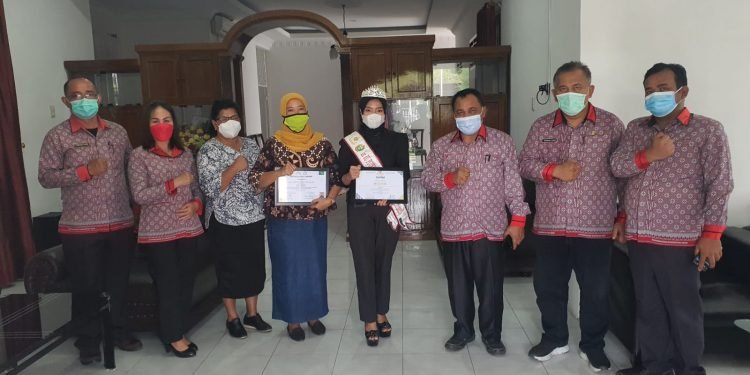 Putri Simalungun DWI ASTRINI meraih Runner Up I Dalam Pemilihan Putra Putri Pendidikan Se-Sumatera Utara Tahun 2021