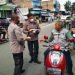 Kapolsek Medan Area Bagikan Masker, Sembari Menghimbau Masyarakat Agar Tetap Jaga Prokes
