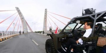 Jajal lewati Jembatan Sei Alalak, Jokowi gunakan kendaraan taktis Paspampres