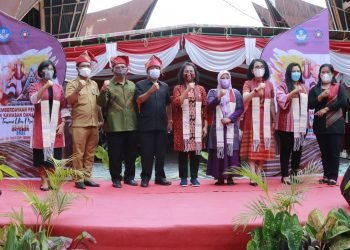 Bupati Samosir Resmikan Kegiatan Pemberdayaan Pengrajin di Kawasan Danau Toba