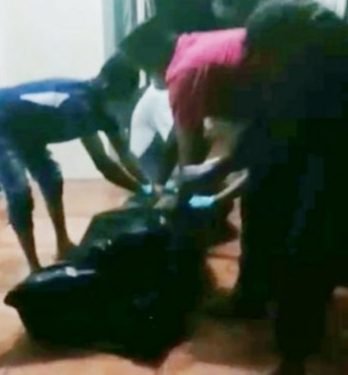 Seorang Warga Ditemukan Membusuk Tergantung di Dapur Rumahnya