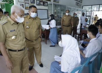 Bupati Asahan Tinjau Pelaksanaan Vaksinasi Covid-19 di Beberapa Sekolah SMA Negeri Kisaran