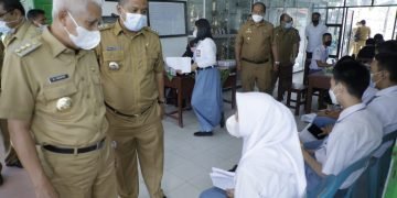 Bupati Asahan Tinjau Pelaksanaan Vaksinasi Covid-19 di Beberapa Sekolah SMA Negeri Kisaran