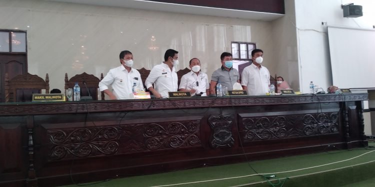 Walikota Pematangsiantar Hadiri Rapat Paripurna Usulan Pemberhentian Walikota Siantar dengan Masa Jabatan 2017-2022